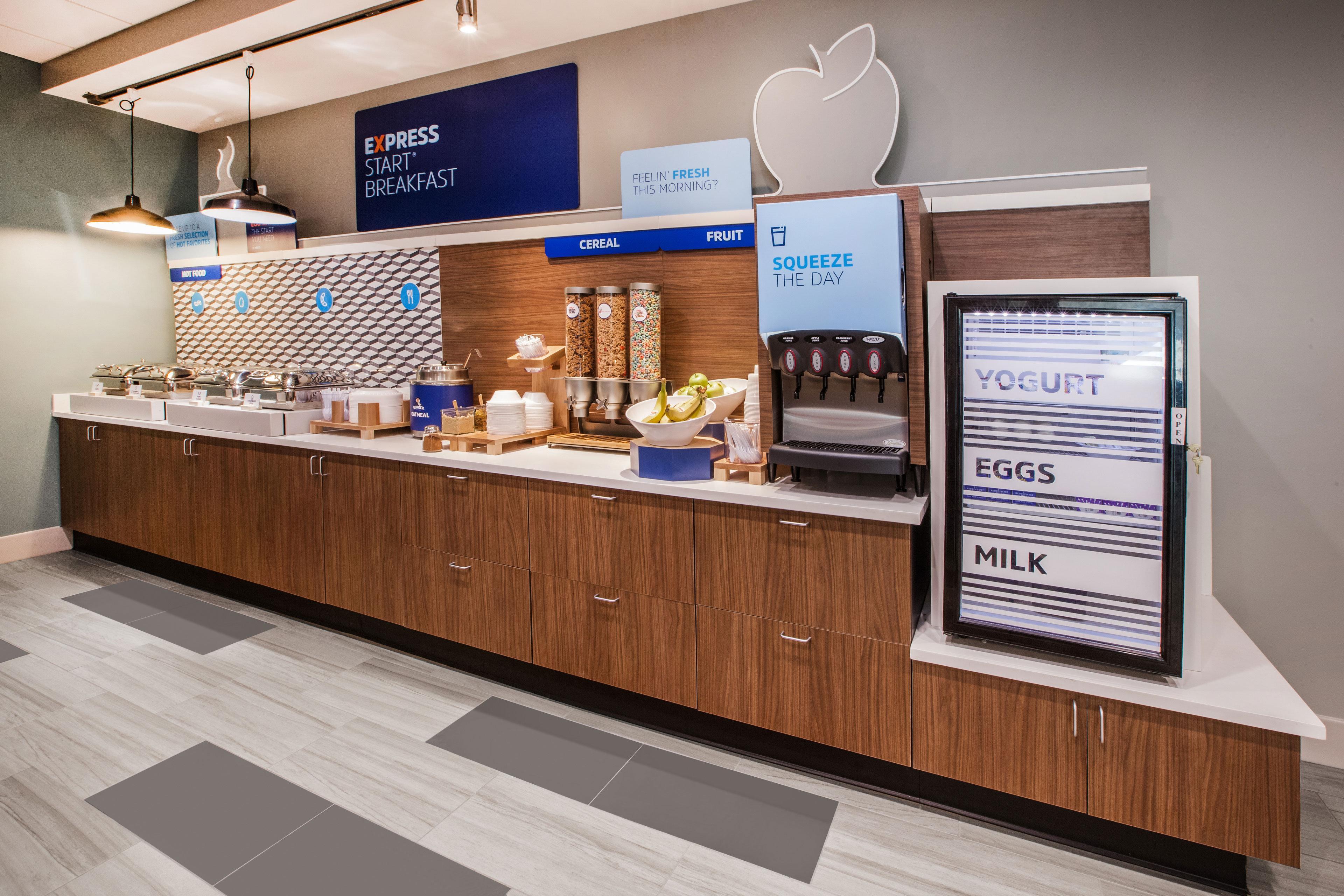 Holiday Inn Express Hotel & Suites Terre Haute By Ihg Екстериор снимка
