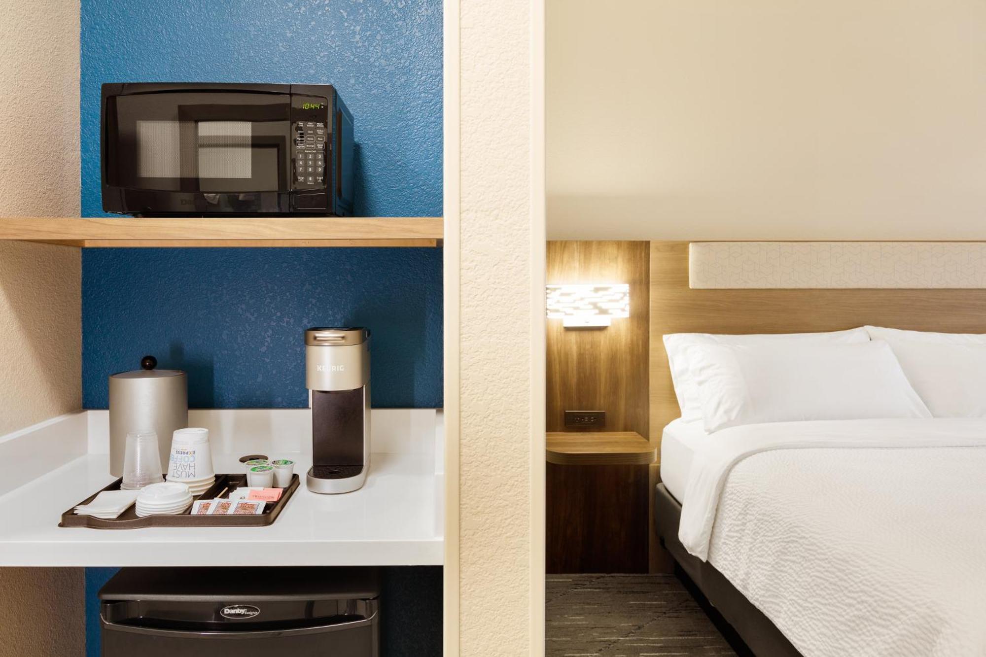 Holiday Inn Express Hotel & Suites Terre Haute By Ihg Екстериор снимка
