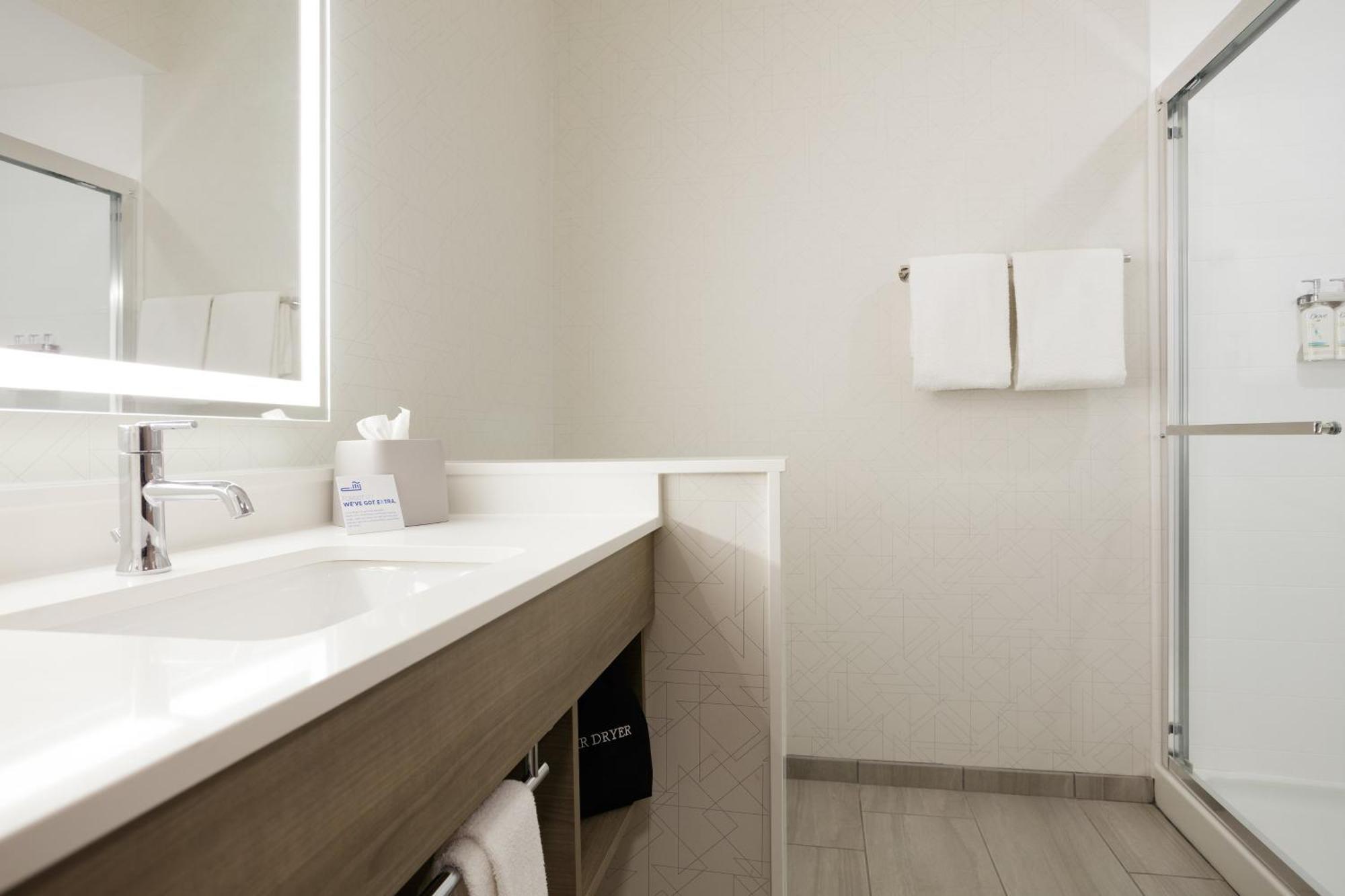 Holiday Inn Express Hotel & Suites Terre Haute By Ihg Екстериор снимка
