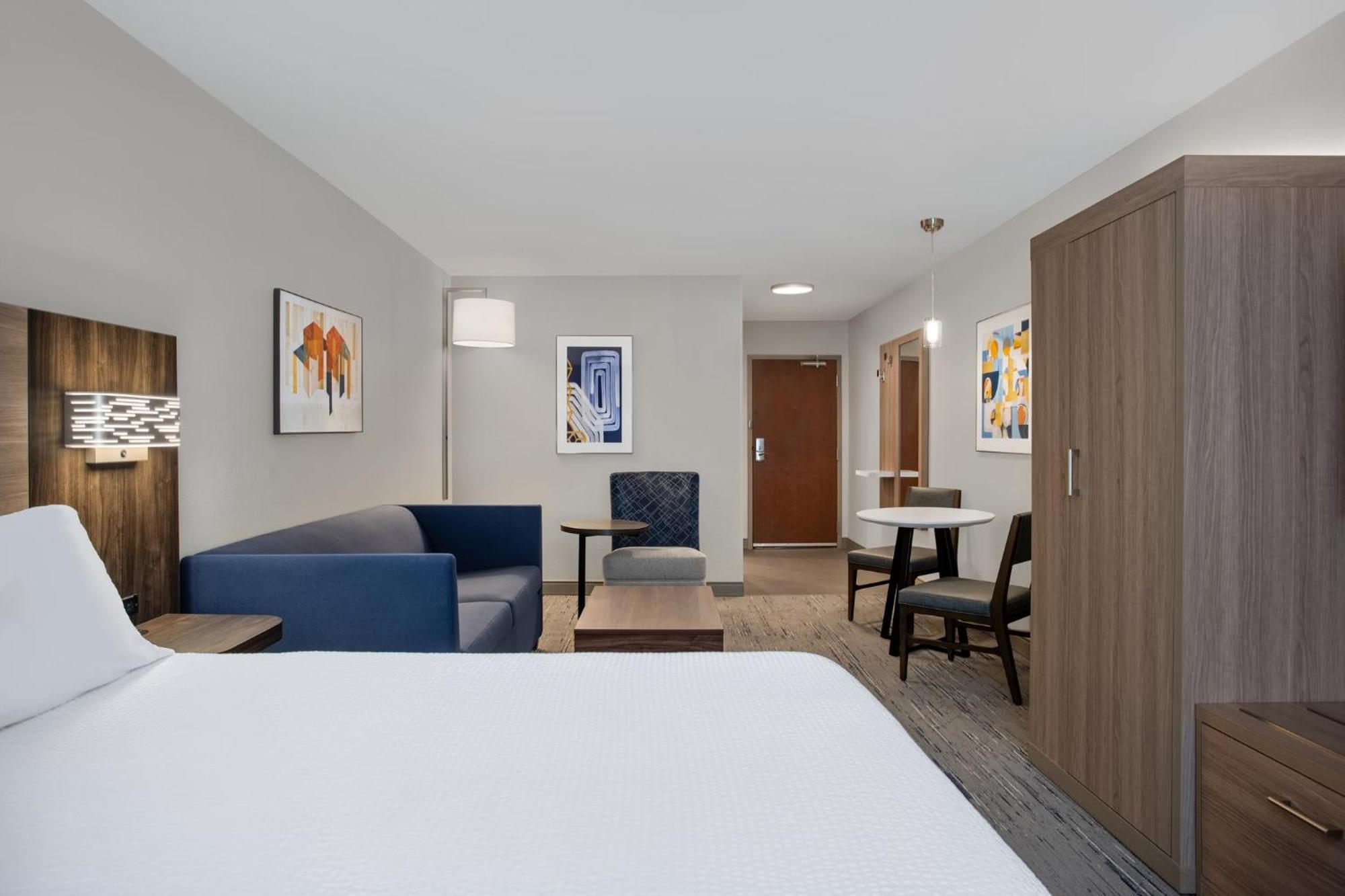 Holiday Inn Express Hotel & Suites Terre Haute By Ihg Екстериор снимка