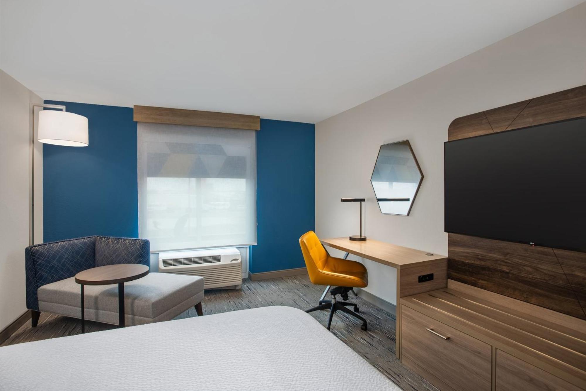 Holiday Inn Express Hotel & Suites Terre Haute By Ihg Екстериор снимка