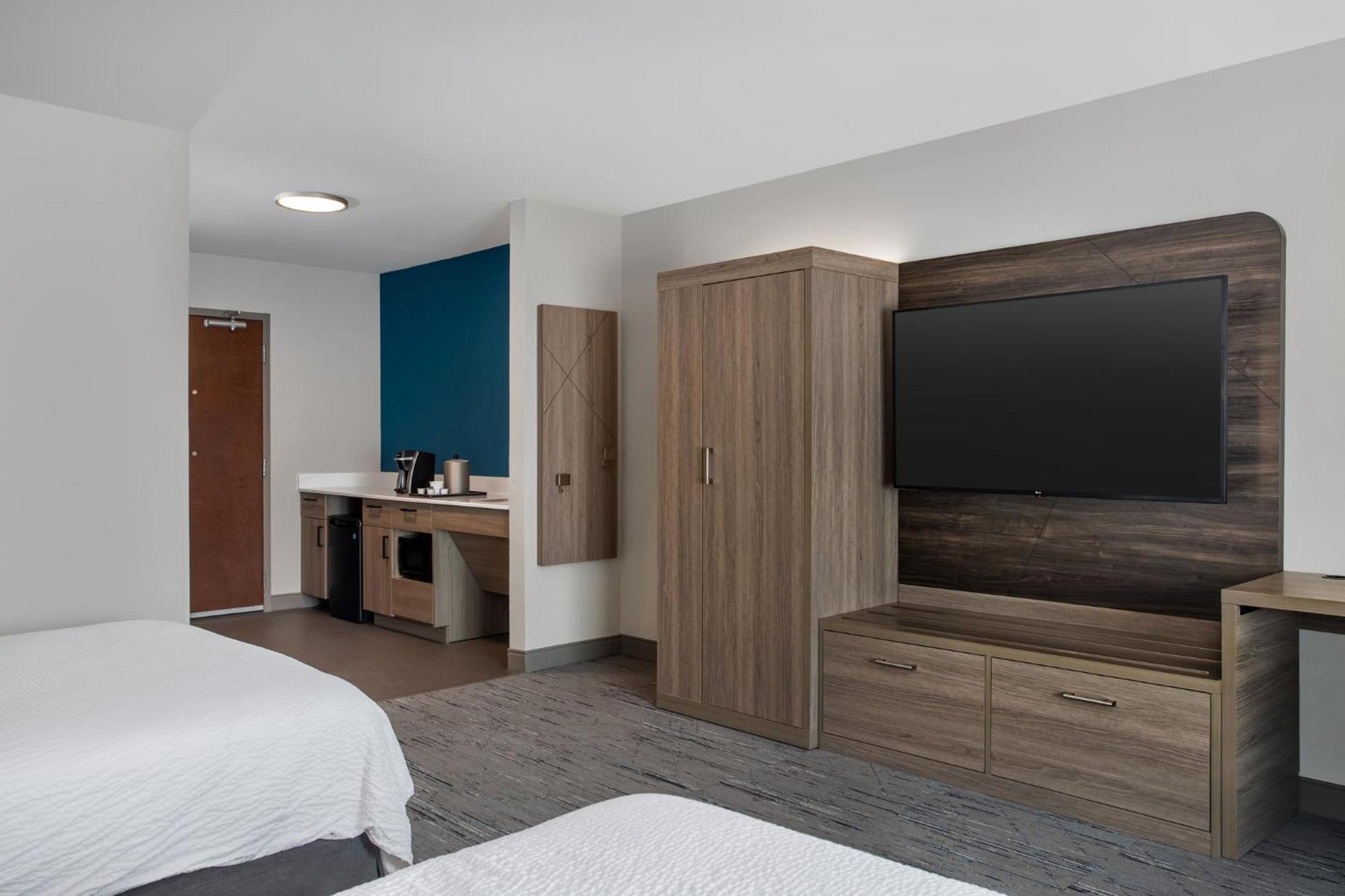 Holiday Inn Express Hotel & Suites Terre Haute By Ihg Екстериор снимка