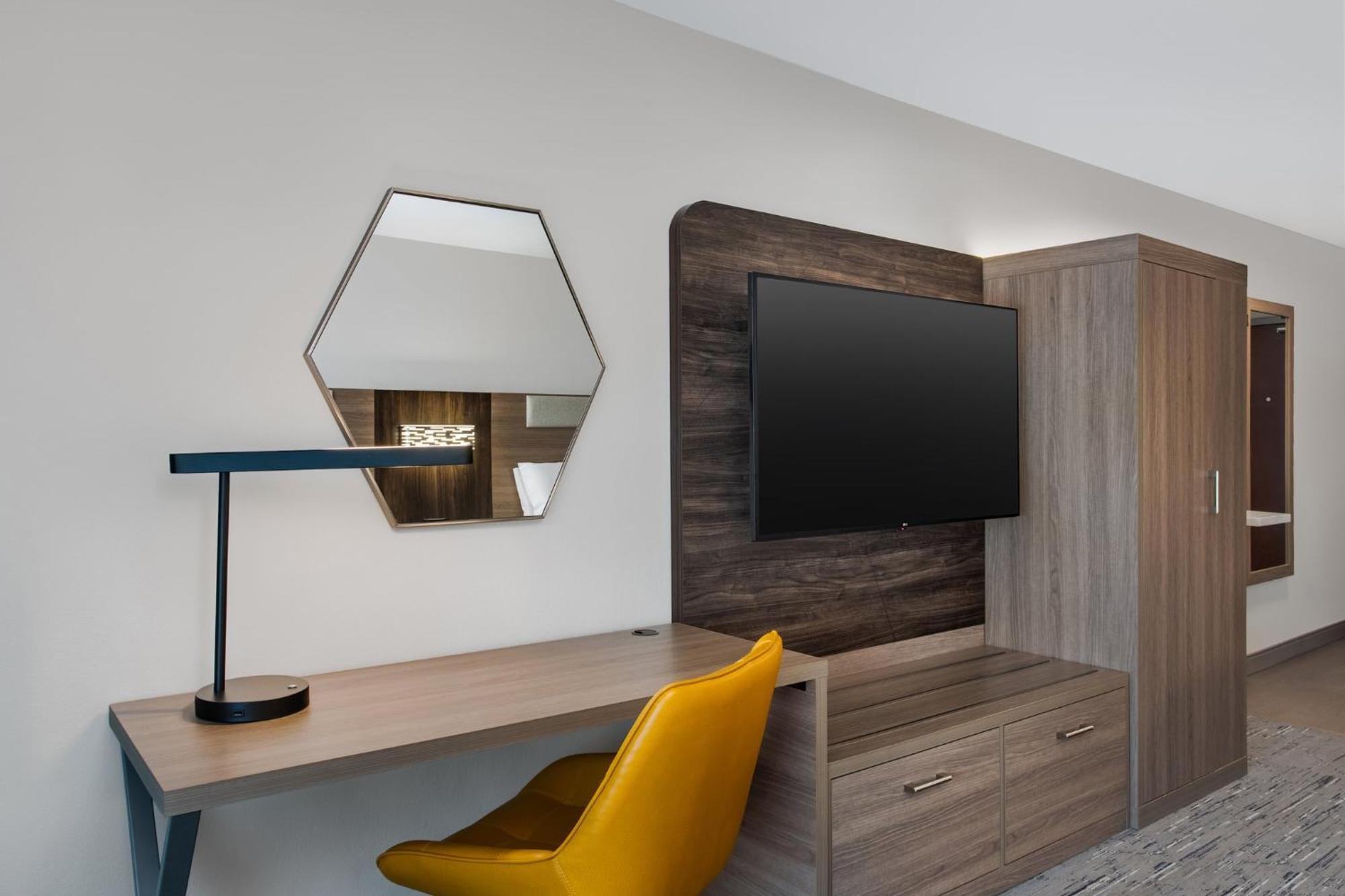 Holiday Inn Express Hotel & Suites Terre Haute By Ihg Екстериор снимка
