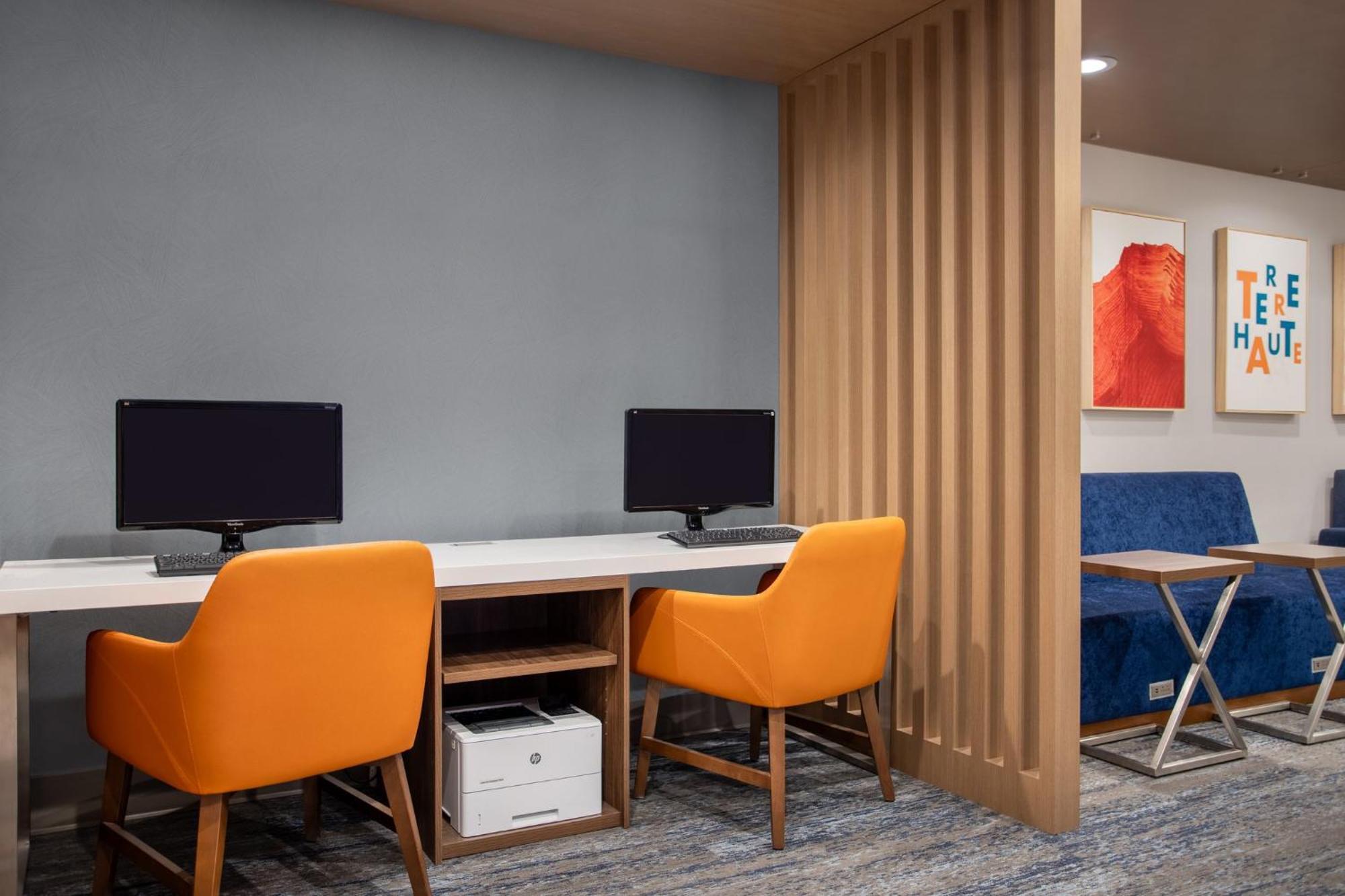 Holiday Inn Express Hotel & Suites Terre Haute By Ihg Екстериор снимка