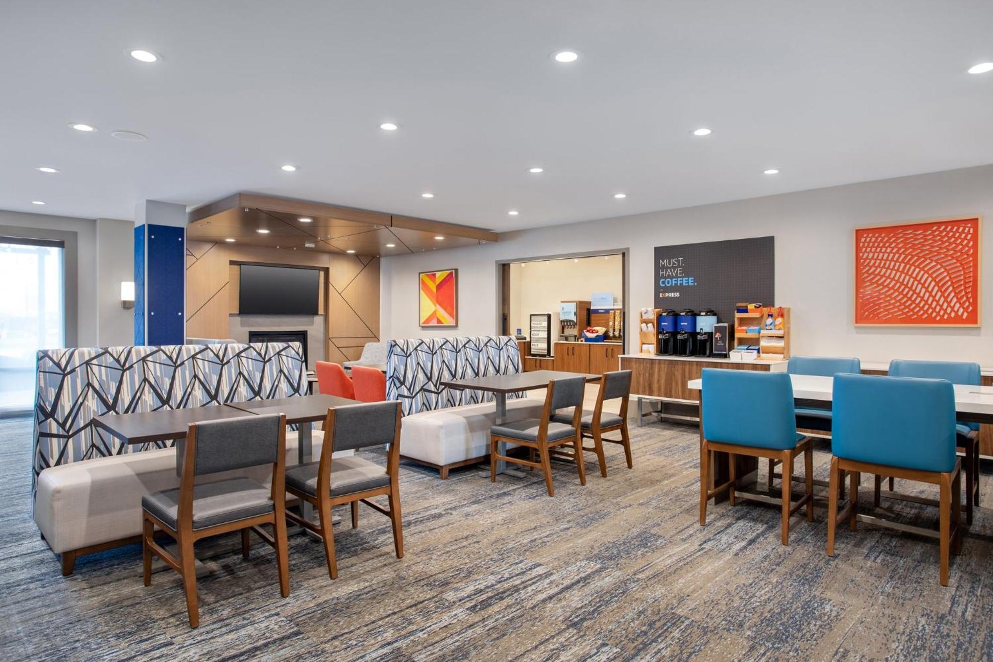 Holiday Inn Express Hotel & Suites Terre Haute By Ihg Екстериор снимка