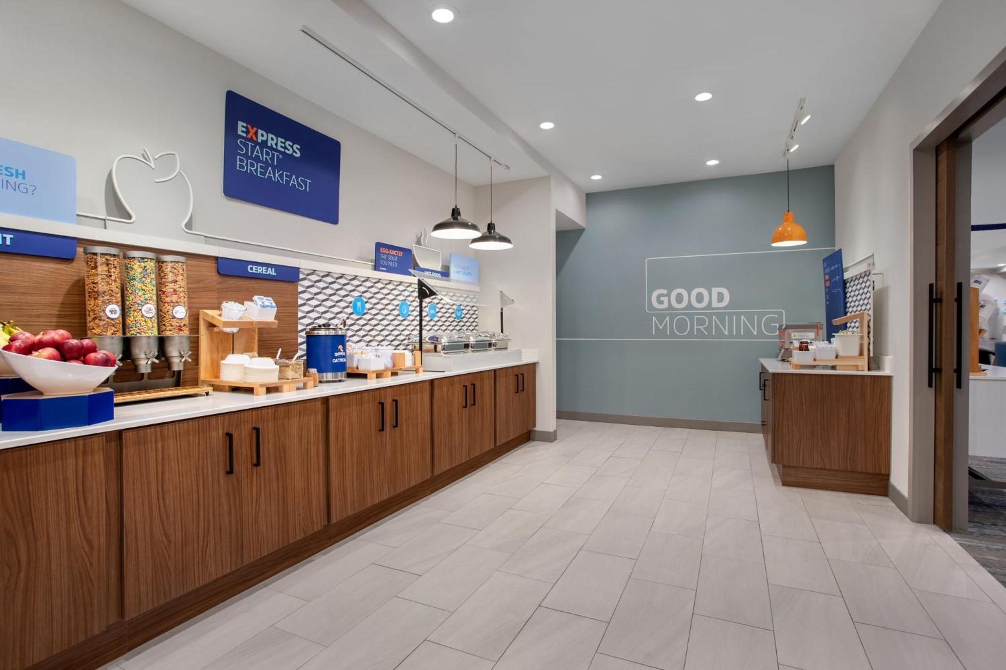 Holiday Inn Express Hotel & Suites Terre Haute By Ihg Екстериор снимка