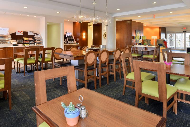 Holiday Inn Express Hotel & Suites Terre Haute By Ihg Екстериор снимка