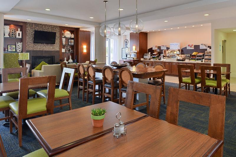 Holiday Inn Express Hotel & Suites Terre Haute By Ihg Екстериор снимка